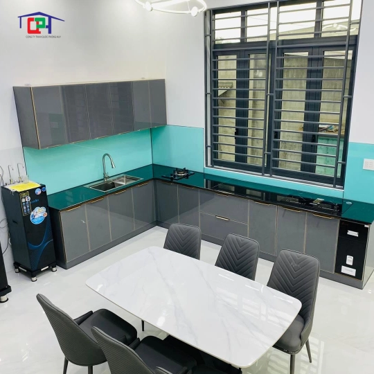 Tủ bếp nhôm cánh kính cao cấp 1