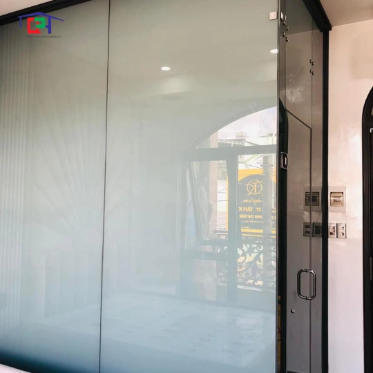 Cửa kính cường lực 1