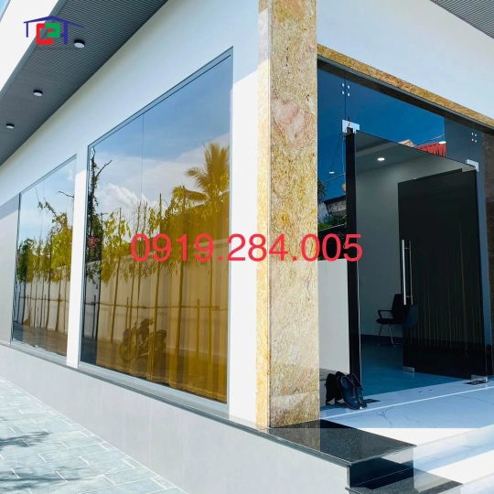 Cửa kính cường lực 10