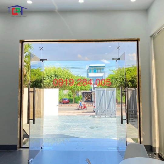 Cửa kính cường lực 9